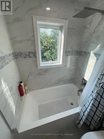52 Marilyn Avenue South Wasaga Beach ON L9Z 2Y1