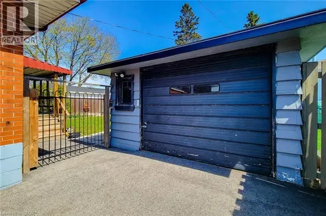 103 East 45th Street Hamilton ON L8T 3J9