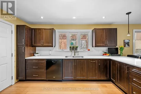 1986 Fairbanks Avenue Ottawa ON K1H 5Y6