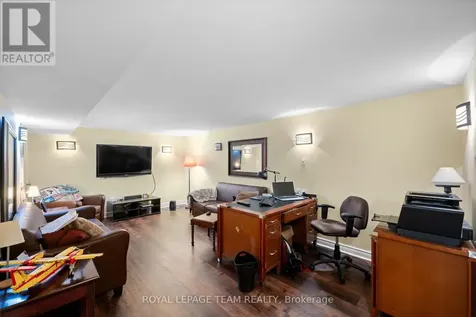 1986 Fairbanks Avenue Ottawa ON K1H 5Y6