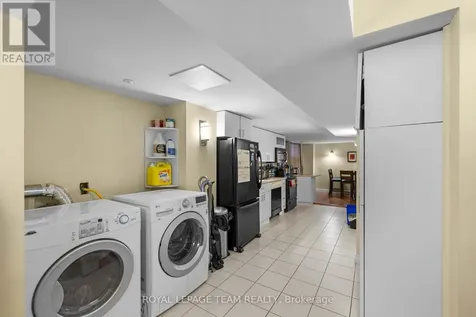 1986 Fairbanks Avenue Ottawa ON K1H 5Y6