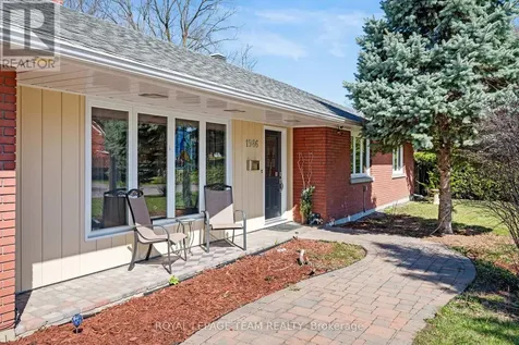 1986 Fairbanks Avenue Ottawa ON K1H 5Y6