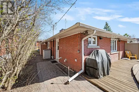 1986 Fairbanks Avenue Ottawa ON K1H 5Y6