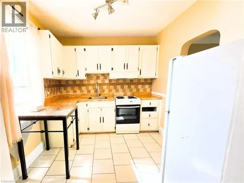 214 Fairfield Avenue Hamilton ON L8H 5H6