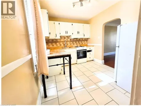 214 Fairfield Avenue Hamilton ON L8H 5H6