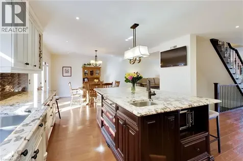 73 Lake Avenue Drive Stoney Creek ON L8G 1X7