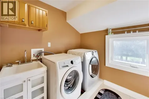 73 Lake Avenue Drive Stoney Creek ON L8G 1X7