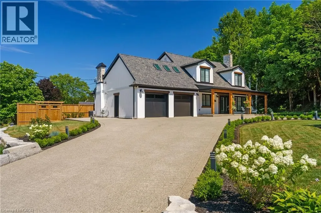 204 Falling Brook Drive Ancaster ON L9G 1E6