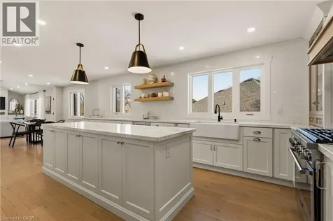 204 Falling Brook Drive Ancaster ON L9G 1E6