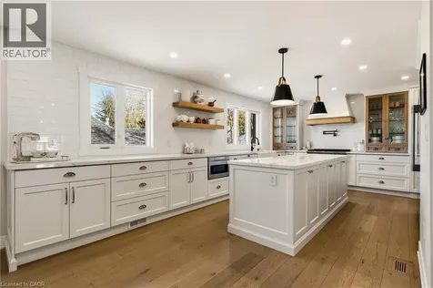 204 Falling Brook Drive Ancaster ON L9G 1E6