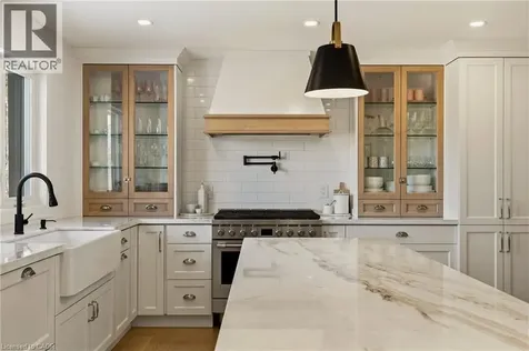 204 Falling Brook Drive Ancaster ON L9G 1E6