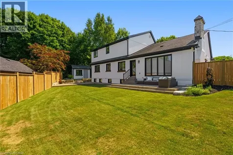 204 Falling Brook Drive Ancaster ON L9G 1E6