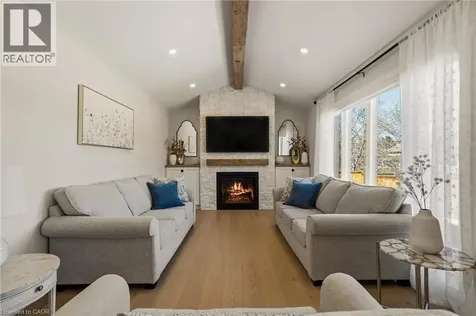204 Falling Brook Drive Ancaster ON L9G 1E6