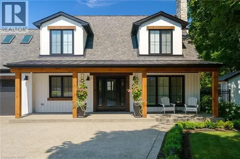 204 Falling Brook Drive Ancaster ON L9G 1E6