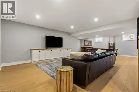 204 Falling Brook Drive Ancaster ON L9G 1E6