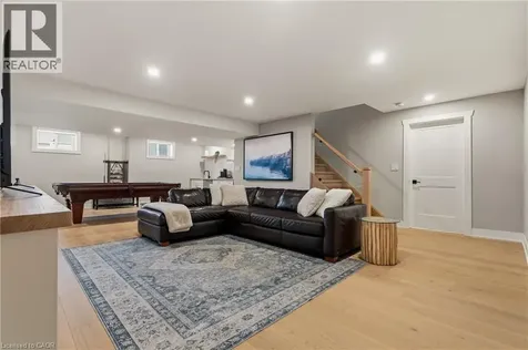 204 Falling Brook Drive Ancaster ON L9G 1E6