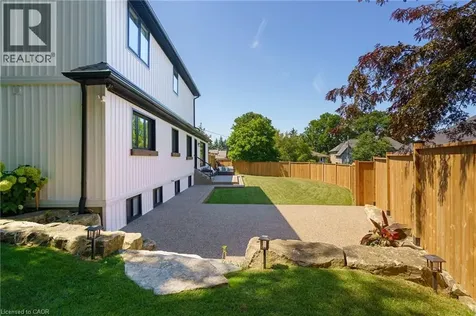 204 Falling Brook Drive Ancaster ON L9G 1E6
