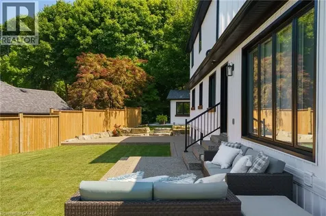 204 Falling Brook Drive Ancaster ON L9G 1E6