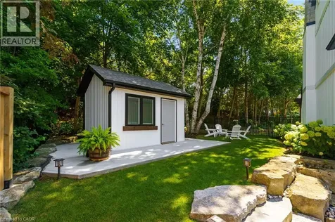204 Falling Brook Drive Ancaster ON L9G 1E6