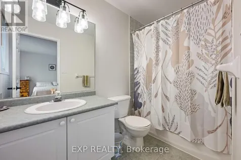 22 Cranberry Surf Collingwood ON L9Y 5C4