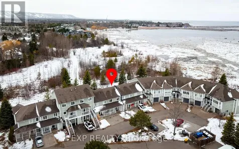 22 Cranberry Surf Collingwood ON L9Y 5C4