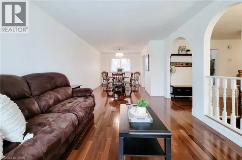 2 Ashwood Court Hamilton ON L8E 3E1