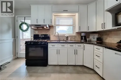 2 Ashwood Court Hamilton ON L8E 3E1