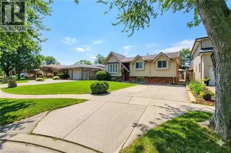 2 Ashwood Court Hamilton ON L8E 3E1