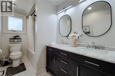 2 Ashwood Court Hamilton ON L8E 3E1
