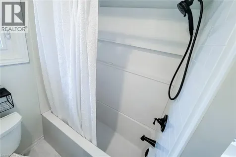 2 Ashwood Court Hamilton ON L8E 3E1