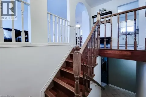 2 Ashwood Court Hamilton ON L8E 3E1