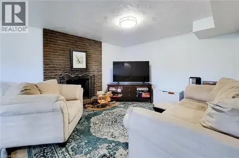 2 Ashwood Court Hamilton ON L8E 3E1