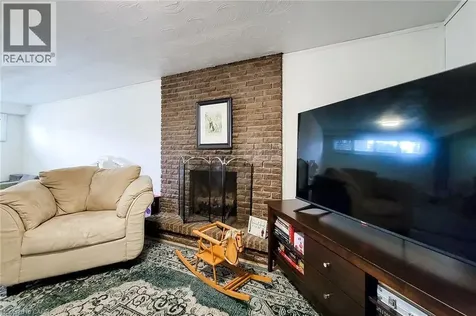 2 Ashwood Court Hamilton ON L8E 3E1