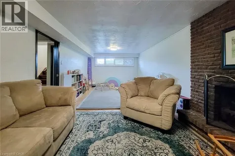 2 Ashwood Court Hamilton ON L8E 3E1