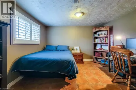 2 Ashwood Court Hamilton ON L8E 3E1
