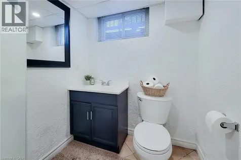 2 Ashwood Court Hamilton ON L8E 3E1