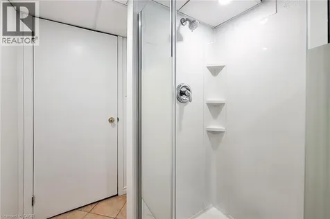 2 Ashwood Court Hamilton ON L8E 3E1
