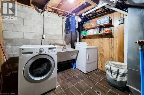 2 Ashwood Court Hamilton ON L8E 3E1