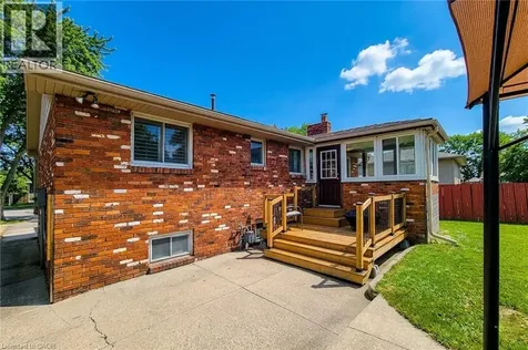 2 Ashwood Court Hamilton ON L8E 3E1