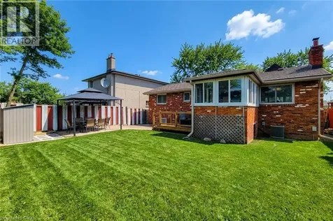 2 Ashwood Court Hamilton ON L8E 3E1