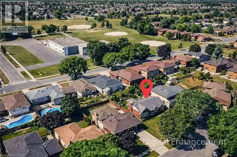 2 Ashwood Court Hamilton ON L8E 3E1
