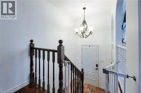 2 Ashwood Court Hamilton ON L8E 3E1