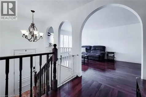 2 Ashwood Court Hamilton ON L8E 3E1