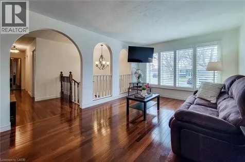 2 Ashwood Court Hamilton ON L8E 3E1
