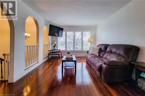 2 Ashwood Court Hamilton ON L8E 3E1