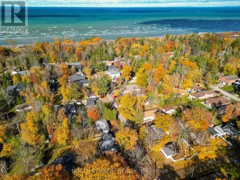 98 33rd Street North Wasaga Beach ON L9Z 2B9