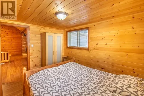 98 33rd Street North Wasaga Beach ON L9Z 2B9