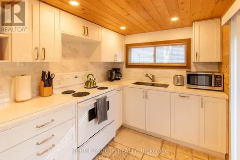 98 33rd Street North Wasaga Beach ON L9Z 2B9
