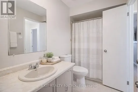 1432 Deavy Way East Ottawa ON K1E 2W8