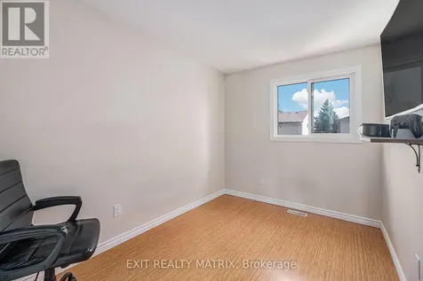 1432 Deavy Way East Ottawa ON K1E 2W8